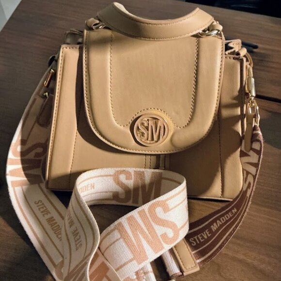 Steve Madden Handbags - STEVE MADDEN CAMEL BREMMY PURSE (USED)